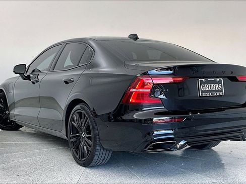 Used 2022 Volvo S60 T8 R-Design w/ Advanced Package image 16