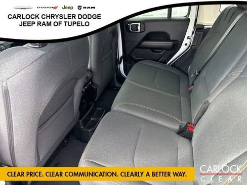 Used 2025 Jeep Wrangler Sahara image 28