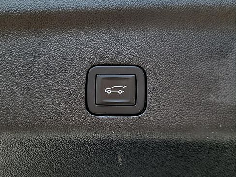 Used 2025 Chevrolet Tahoe LT AWD/4WD image 31