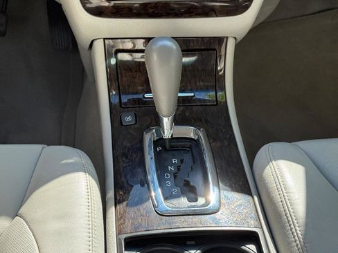 Used 2011 Cadillac DTS Luxury image 11