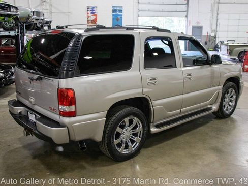 Used 2005 GMC Yukon Denali AWD/4WD image 7