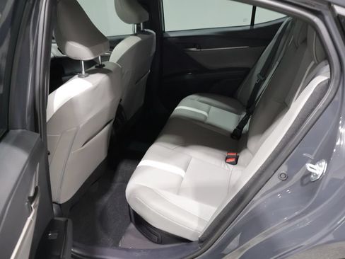 Used 2025 Toyota Camry SE AWD/4WD image 17