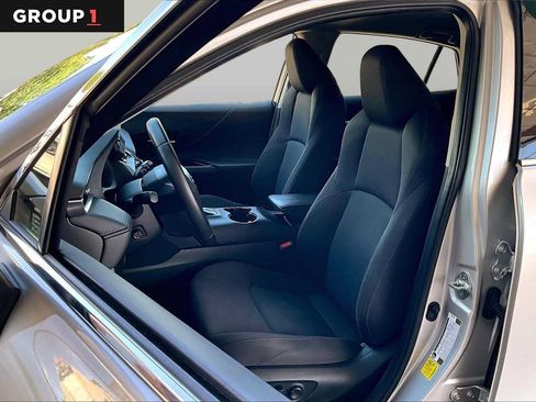 Used 2023 Toyota Venza LE AWD/4WD image 9