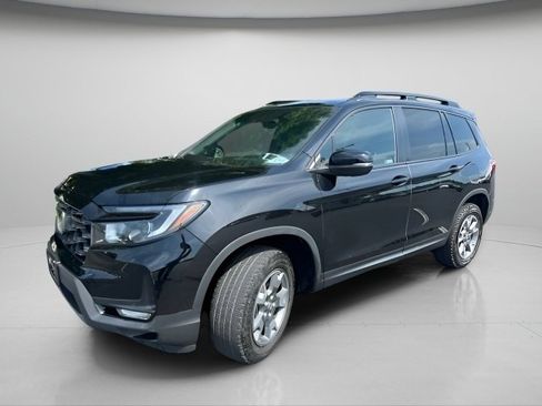 Used 2023 Honda Passport TrailSport image 2