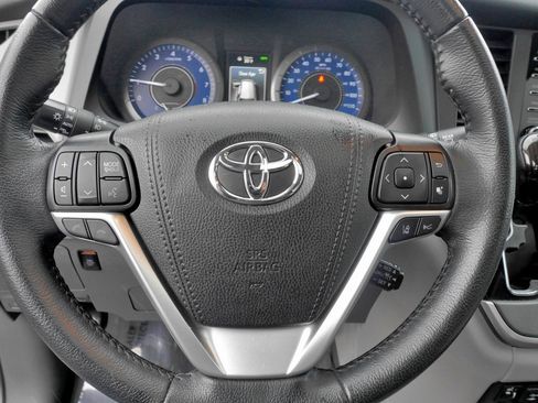 Used 2020 Toyota Sienna XLE Premium image 27