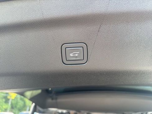 New 2026 Chevrolet Suburban Premier image 22