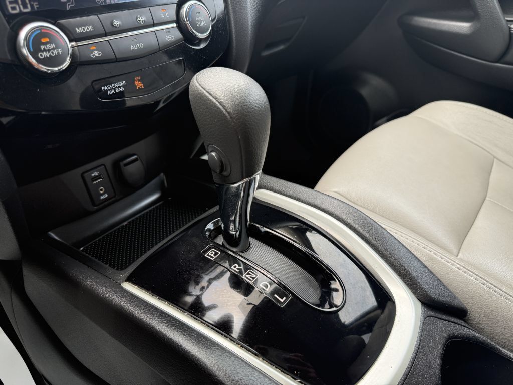 Used 2016 Nissan Rogue SV w/ SV Premium Package FWD image 16