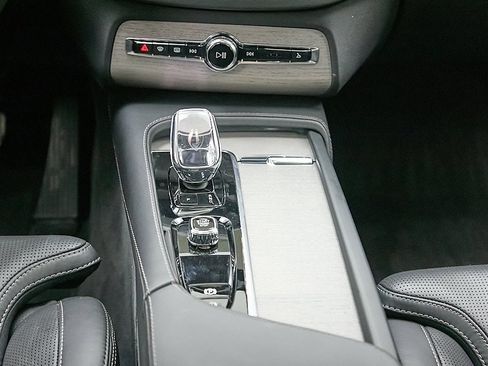 Used 2024 Volvo XC90 B6 Ultimate w/ Protection Package Premier image 35