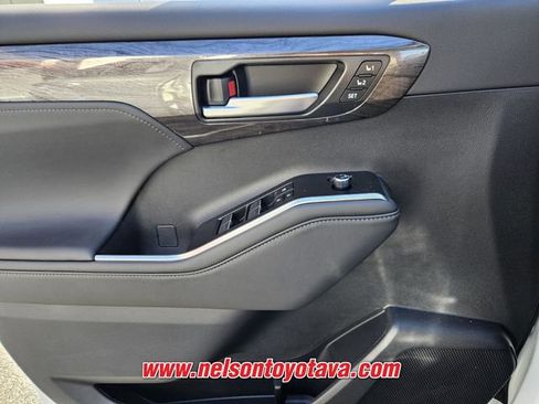 New 2026 Toyota Highlander Platinum image 13