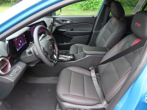 New 2026 Chevrolet Trax RS w/ Driver Confidence Package FWD image 19