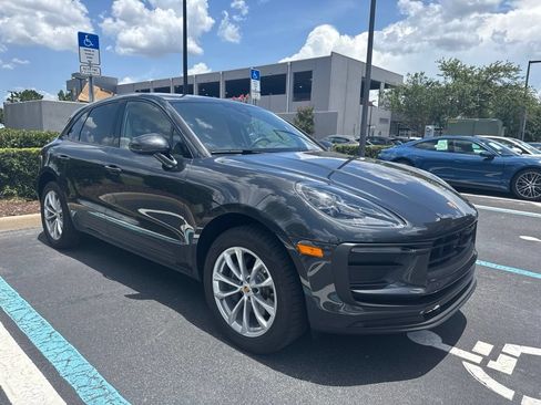 Certified 2026 Porsche Macan AWD/4WD image 4