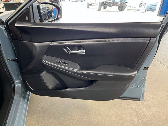 Used 2024 Nissan Sentra SV FWD image 13
