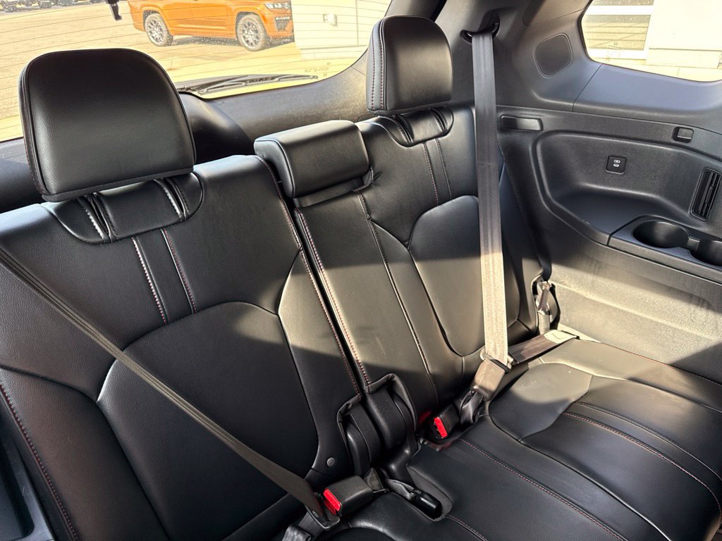 Used 2025 Honda Pilot Black Edition image 33