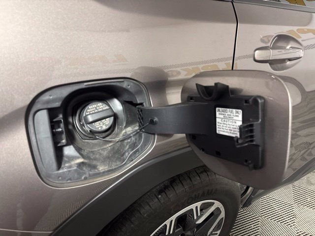Used 2025 Subaru Forester Premium AWD/4WD image 40