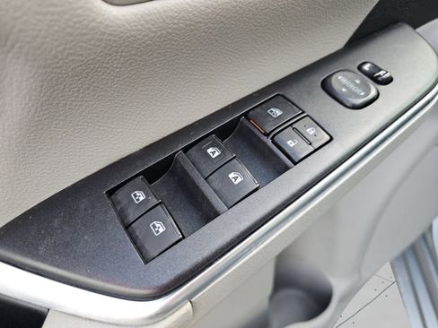 Used 2015 Toyota Camry LE image 29