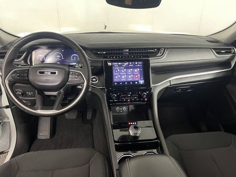 Certified 2023 Jeep Grand Cherokee Laredo w/ Luxury Tech Group I AWD/4WD image 20