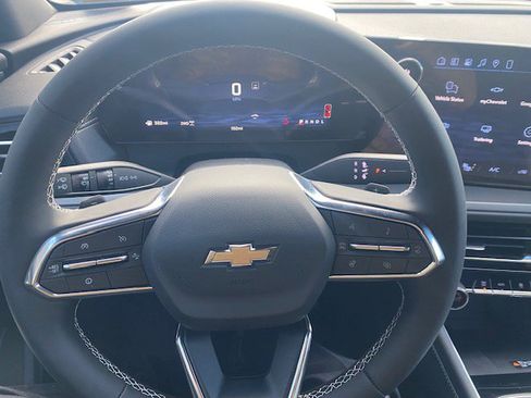 New 2026 Chevrolet Traverse LT w/ Sun and Wheel Package image 7