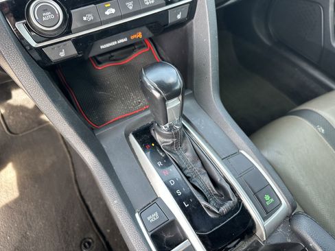 Used 2018 Honda Civic Touring image 28