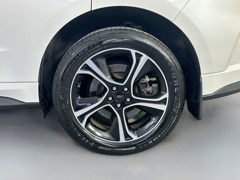 Used 2022 Ford Edge ST image 33