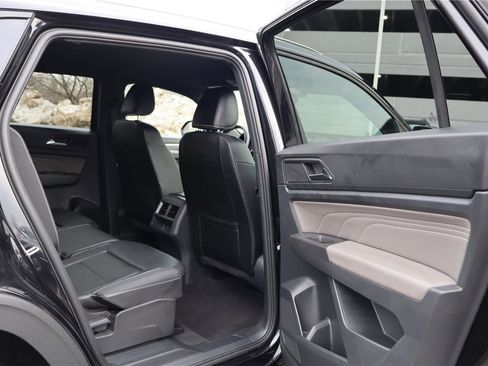 Certified 2023 Volkswagen Atlas Cross Sport SE w/ Black Wheel Package image 28