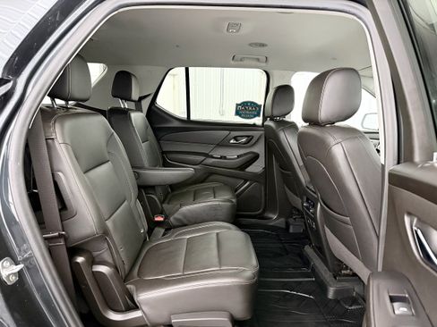 Used 2021 Chevrolet Traverse RS image 32