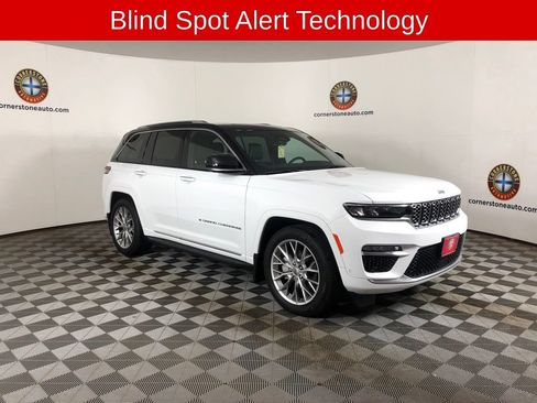 Used 2023 Jeep Grand Cherokee Summit w/ Luxury Tech Group V AWD/4WD image 17