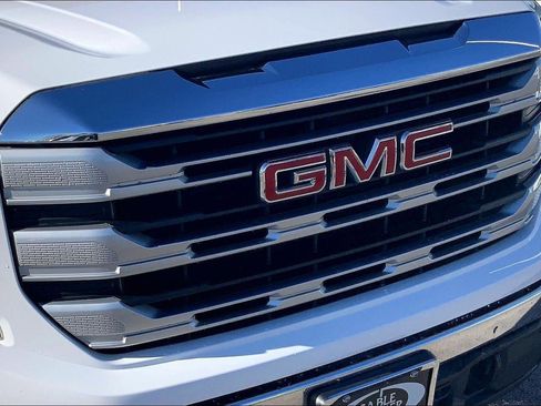 Used 2022 GMC Sierra 1500 SLE image 29