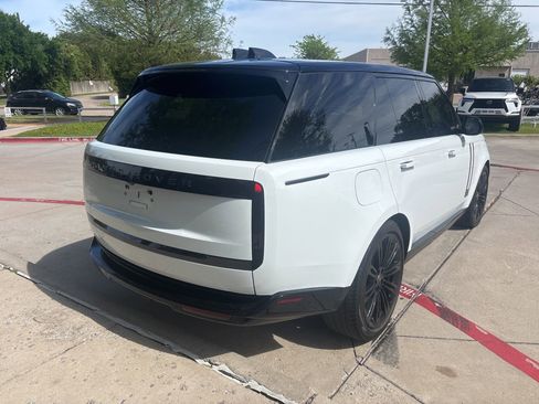 Used 2024 Land Rover Range Rover SE image 9