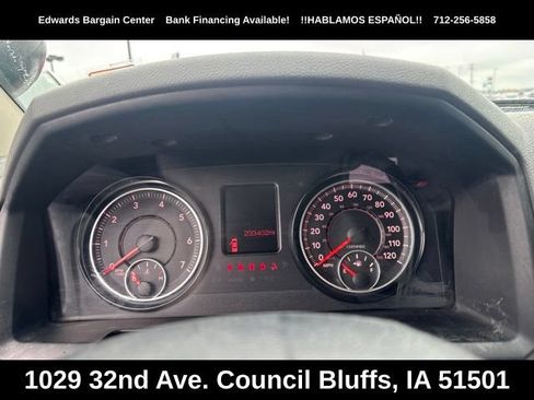 Used 2017 RAM 1500 4x4 Crew Cab image 4