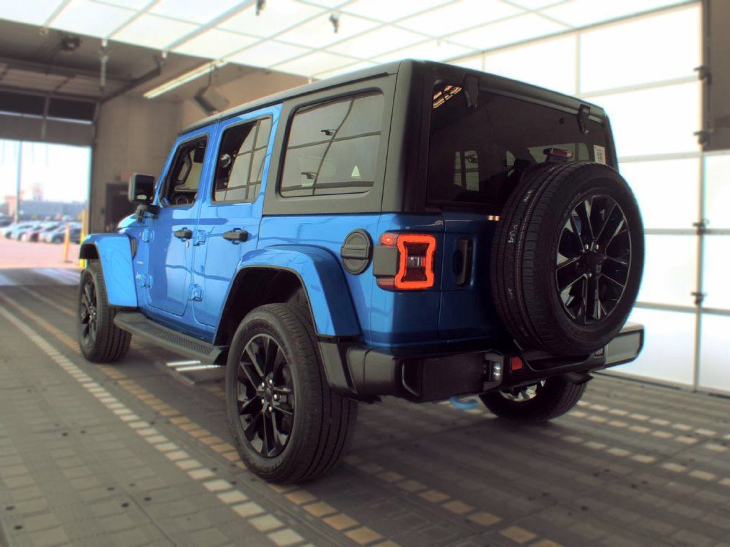 Used 2023 Jeep Wrangler Unlimited Sahara AWD/4WD image 4