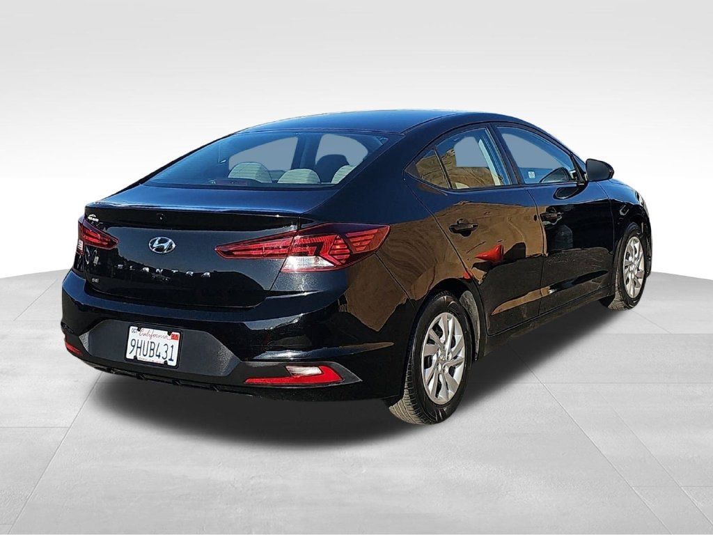 Used 2019 Hyundai Elantra SE FWD image 3