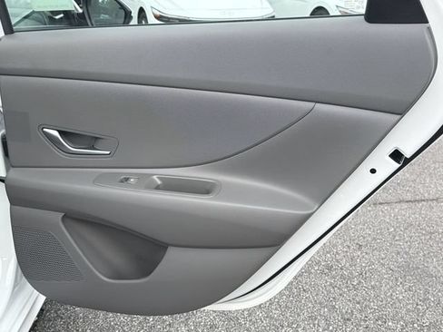 New 2026 Hyundai Elantra Hybrid FWD image 18