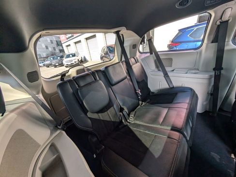 Used 2017 Dodge Grand Caravan SXT image 17