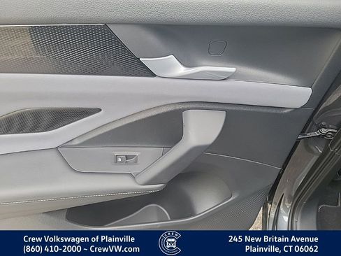 Certified 2025 Volkswagen Tiguan SE image 46