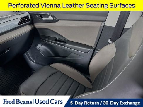 Used 2022 Volkswagen Taos SEL image 28