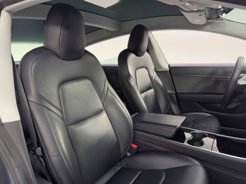 Used 2020 Tesla Model 3 Standard Range Plus image 35