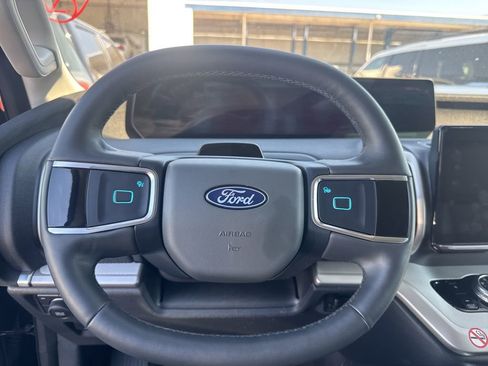 Used 2025 Ford Expedition Active image 10