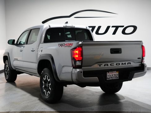 Used 2019 Toyota Tacoma TRD Off-Road image 7