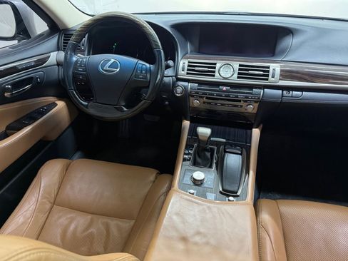 Used 2013 Lexus LS 460 w/ Comfort Pkg RWD image 11