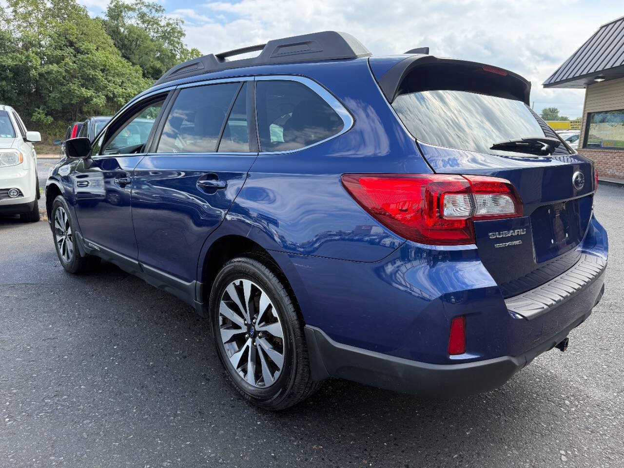 Used 2017 Subaru Outback 2.5i Limited w/ Popular Package #5 AWD/4WD image 7