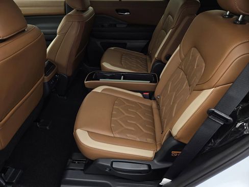 New 2026 Nissan Pathfinder Platinum AWD/4WD image 13