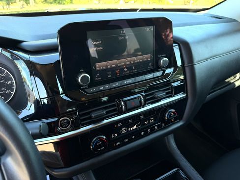 Used 2022 Nissan Pathfinder S FWD image 15