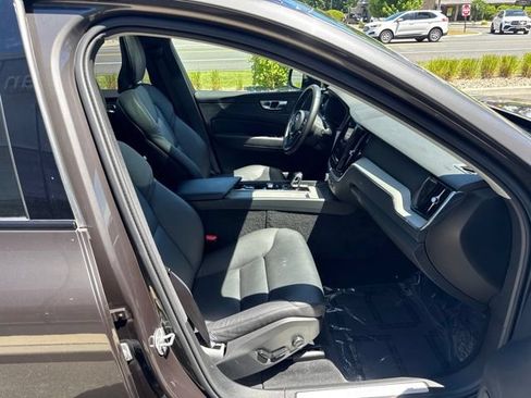 Certified 2025 Volvo XC60 B5 Plus AWD/4WD image 14