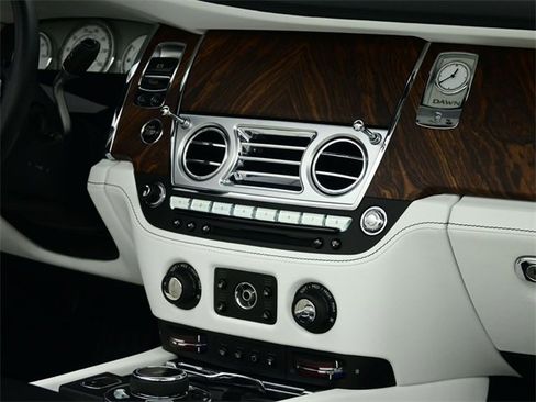 Used 2016 Rolls-Royce Dawn image 43