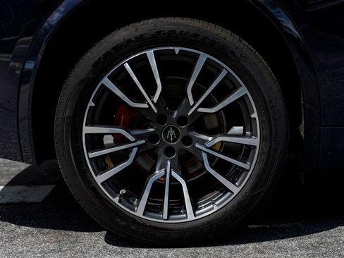 Certified 2023 Maserati Grecale Modena AWD/4WD image 38