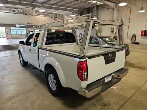 Used 2021 Nissan Frontier SV RWD image 3