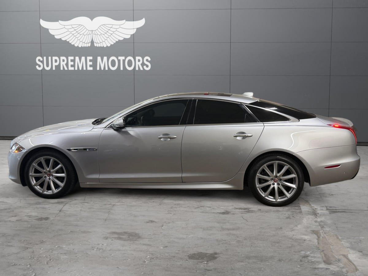Used 2016 Jaguar XJ R-Sport RWD image 2