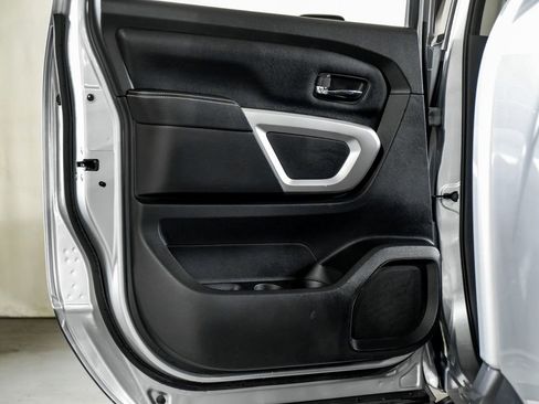 Used 2019 Nissan Titan PRO-4X image 36