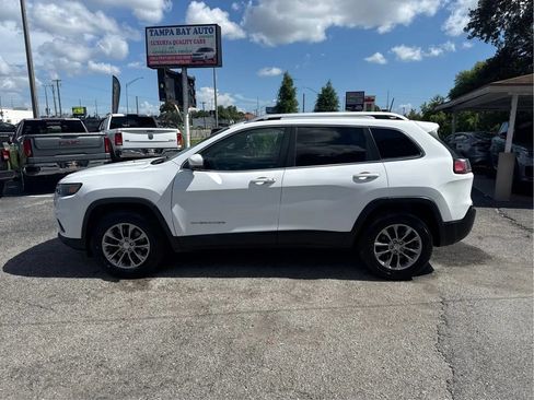 Used 2019 Jeep Cherokee Latitude Plus w/ Cold Weather Group AWD/4WD image 8