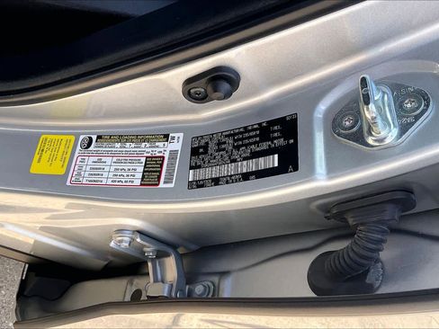 Used 2023 Toyota Highlander XLE image 37